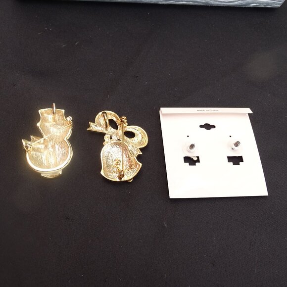 Assortment of Christmas Jewelry - Picture 5 of 6